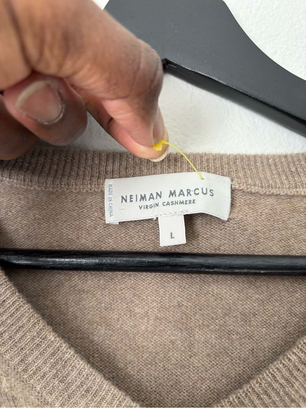 Neiman Marcus Taupe V-Neck Cashmere Sweater - Picture 2 of 6